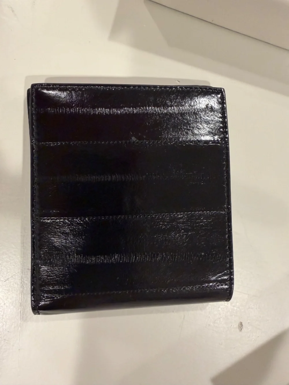 TINY CASSANDRE EAST/WEST WALLET IN EEL (Black)